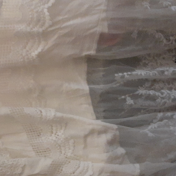 Dresses some new medium  to large - Picture 2 of 14